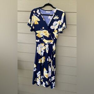 Mock wrap dress with wrap around, side tie belt. Navy cream and yellow 16W
